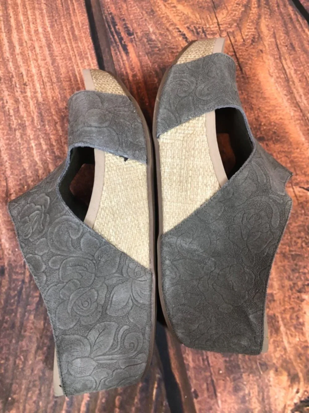 YellowBox Basia Sage Floral Embossed Wedge Sandals Womens 9.5 (s5p) - Picture 5 of 11